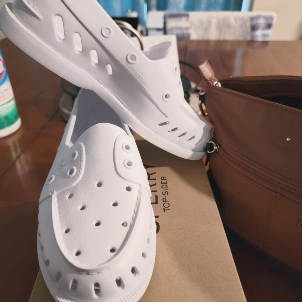 Sperry Floating Boat/water shoes womens 7 or 7.5 NEW IN BOX
